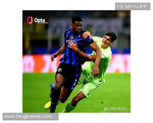 足球赛场惊现球迷挑衅球星引发激烈对峙全场气氛瞬间点燃 足球赛场惊现球迷挑衅球星引发激烈对峙全场气氛瞬间点燃